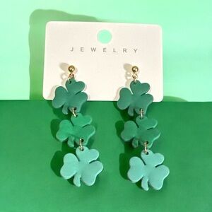 NWOT Elegant Green Clover Drop Earrings